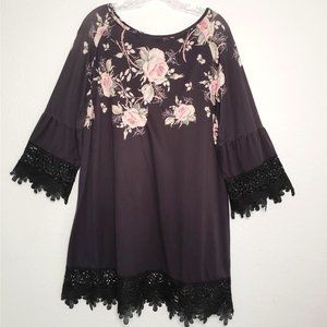 SIMPLY ASTER 1X Black with roses Lacy edges Tunic